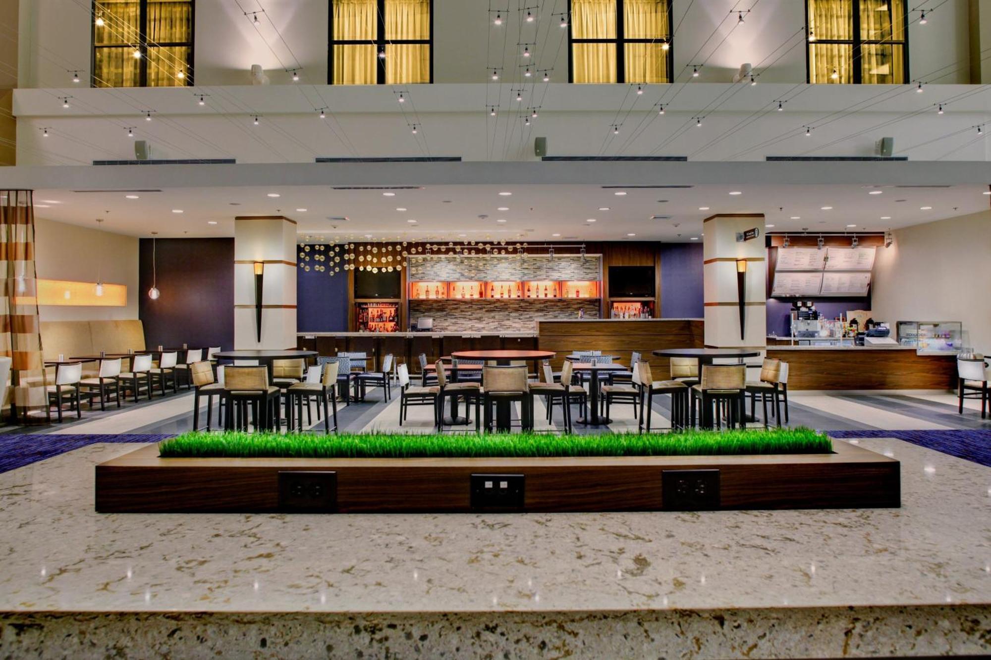 Courtyard Atlanta Decatur Downtown/Emory Hotel Ngoại thất bức ảnh