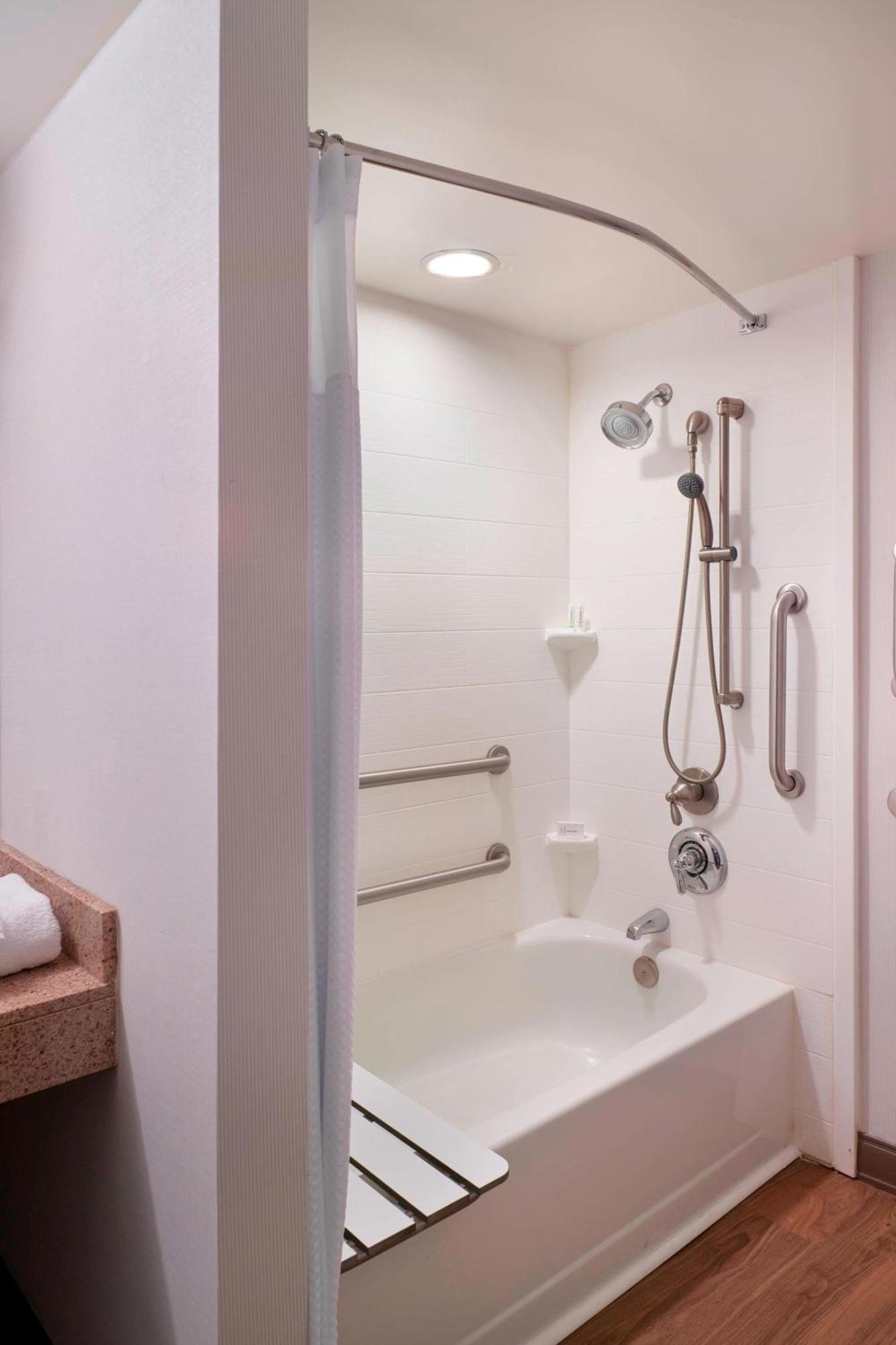 Courtyard Atlanta Decatur Downtown/Emory Hotel Ngoại thất bức ảnh