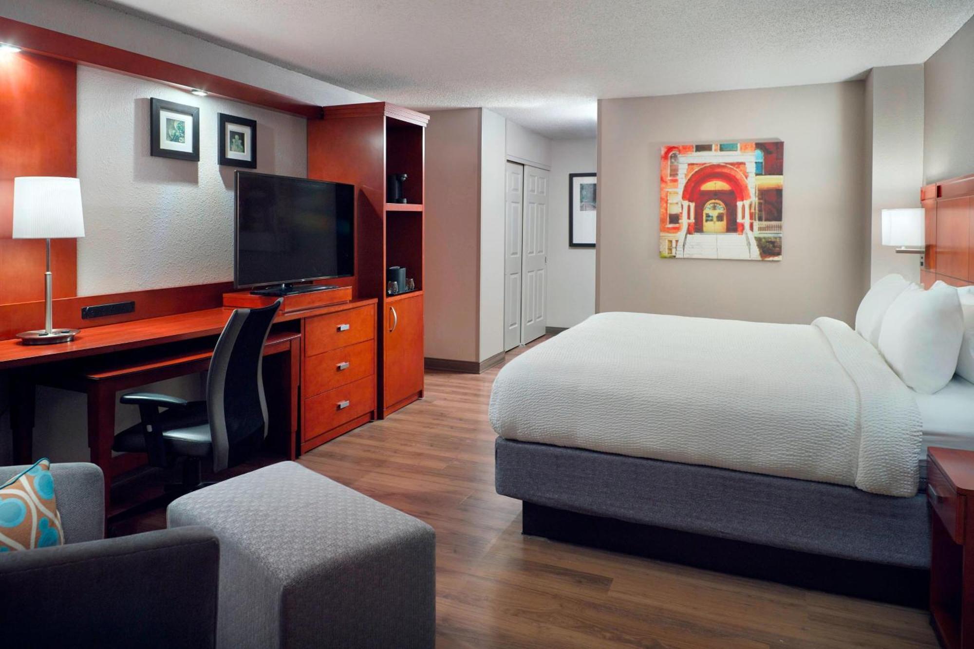 Courtyard Atlanta Decatur Downtown/Emory Hotel Ngoại thất bức ảnh