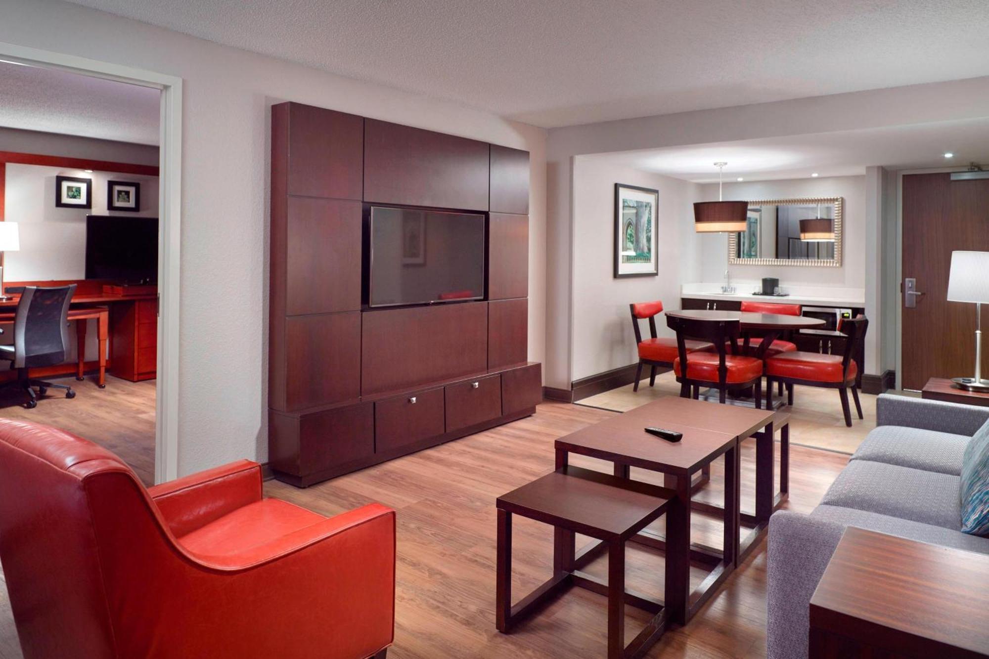 Courtyard Atlanta Decatur Downtown/Emory Hotel Ngoại thất bức ảnh