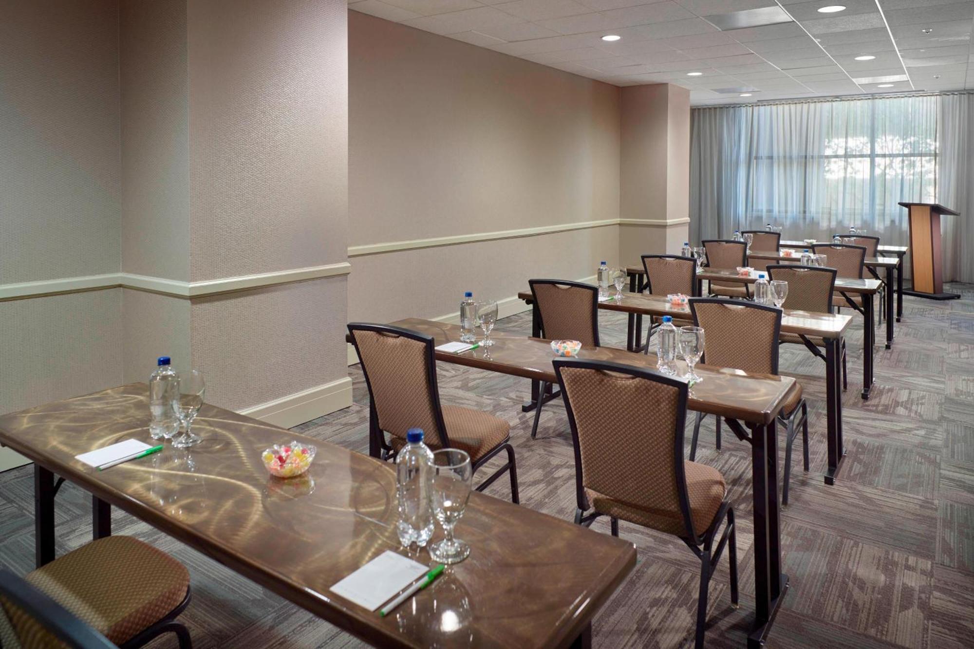 Courtyard Atlanta Decatur Downtown/Emory Hotel Ngoại thất bức ảnh