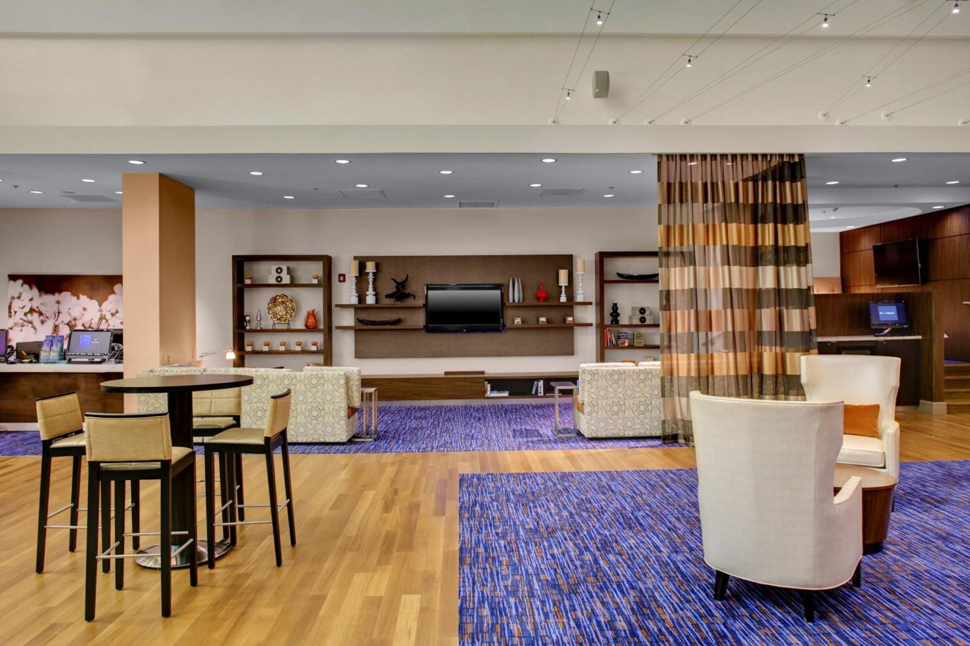 Courtyard Atlanta Decatur Downtown/Emory Hotel Ngoại thất bức ảnh
